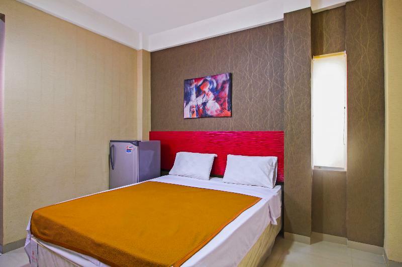 Готель Reddoorz Near Cilandak Town Square Джакарта Екстер'єр фото